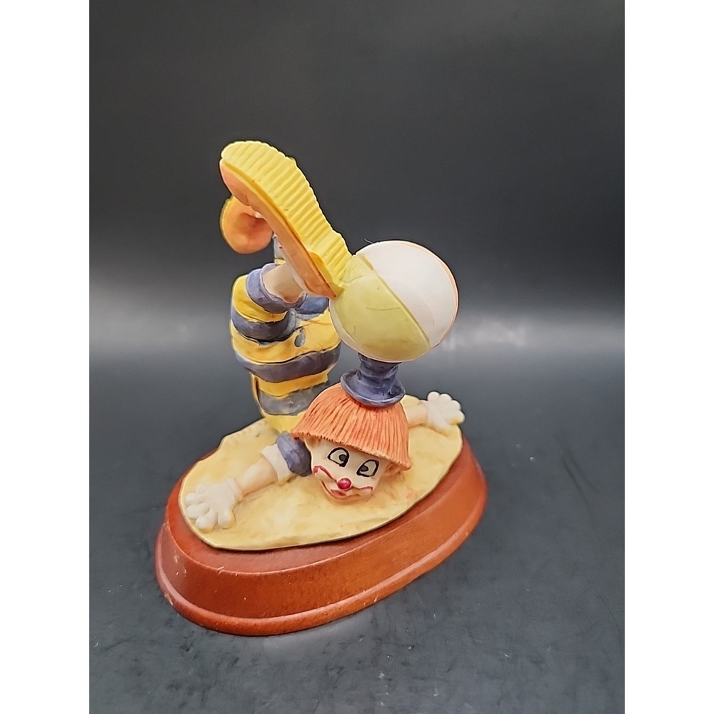 Vintage‎ Hand-painted Leonardo Circus Performance Balancing Act Clown Figurine
